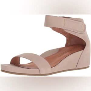 Gentle Souls Gianna Taupe Suede 8M Sandal